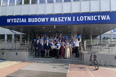 Absolwenci studiów podyplomowych Silniki Lotnicze i Analizy Wytrzymałościowe dla Przemysłu Lotniczego kadrą WBMiL