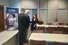 Uroczystość wręczania dyplomów studentom studiów podyplomowych przez pana Dziekana WBMiL prof Adama Marcińca