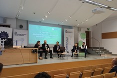 Panel dyskusyjny z udziałem mgr inż. J. Muszyńska-Pałys - prowadząca i m.in dr. inż. M. Kuźniar w roli eksperta