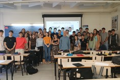 Zdjęcie wspólne z grupą zajęciową kursu Aerospace Engineering